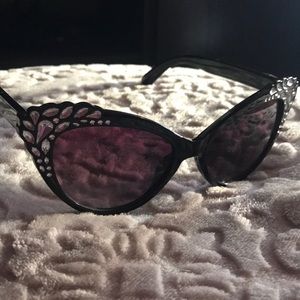 LUV BETSEY BETSEY JOHNSON SUNGLASSES